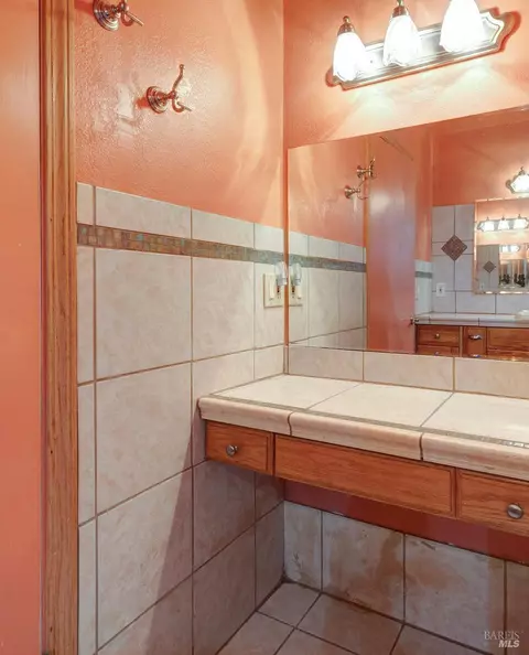 Bath - 620 Hichborn St, Vallejo, CA 94590 photo 3 of 6