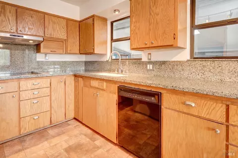 Kitchen - 620 Hichborn St, Vallejo, CA 94590 photo 3 of 5