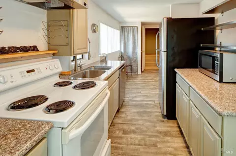 Kitchen - 620 Hichborn St, Vallejo, CA 94590 photo 5 of 5