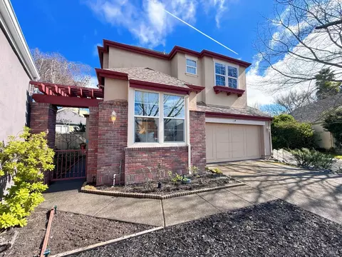 1878 Adobe Creek Dr, Petaluma, CA 94954