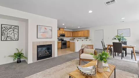 Living - 3147 Puffin Cir, Fairfield, CA 94533 photo 3 of 4