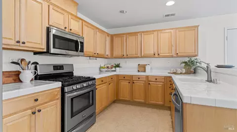 Kitchen - 3147 Puffin Cir, Fairfield, CA 94533 photo 2 of 4