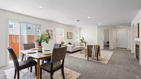 Dining - 3147 Puffin Cir, Fairfield, CA 94533 photo 1 of 2