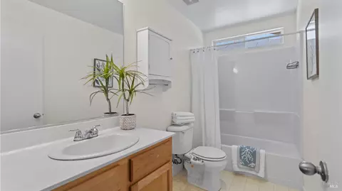 Bath - 3147 Puffin Cir, Fairfield, CA 94533 photo 3 of 3