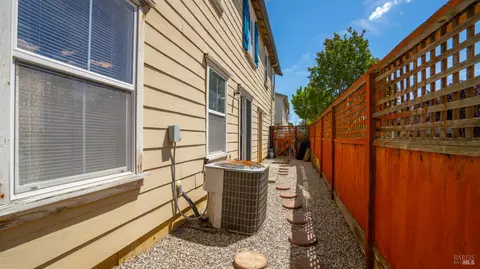 Exterior - 3147 Puffin Cir, Fairfield, CA 94533 photo 6 of 14