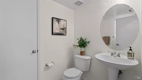Bath - 3147 Puffin Cir, Fairfield, CA 94533 photo 1 of 3