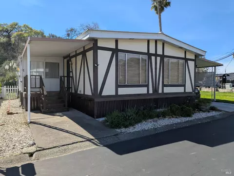 8 Camellia Dr, Calistoga, CA 94515