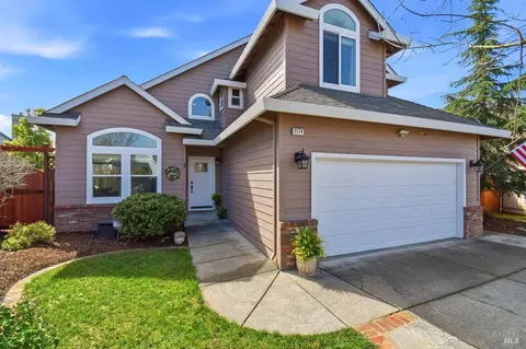 2174 Longhorn Cir, Santa Rosa, CA 95401