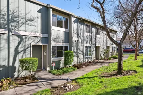 118 Oliva Ct #C, Novato, CA 94947