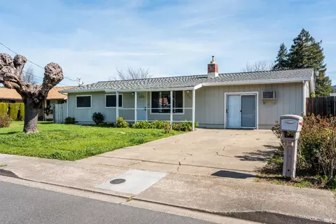 265 Oak Manor Dr, Ukiah, CA 95482