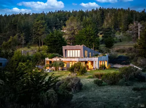 39074 Hedgegate Rd, The Sea Ranch, CA 95497