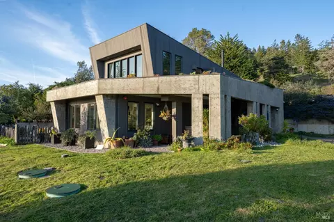 39074 Hedgegate Rd, The Sea Ranch, CA 95497