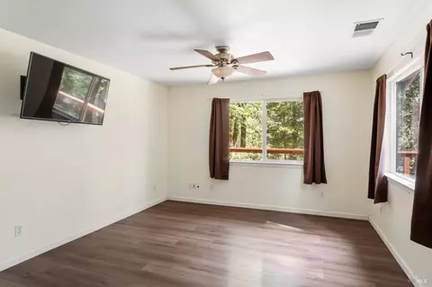 Bedroom - 25088 Goose Cir, Willits, CA 95490 photo 2 of 7