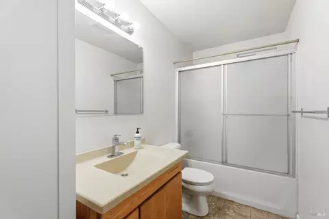 Bath - 25088 Goose Cir, Willits, CA 95490 photo 1 of 1