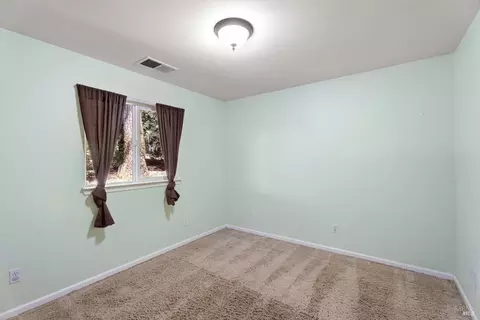 Bedroom - 25088 Goose Cir, Willits, CA 95490 photo 6 of 7