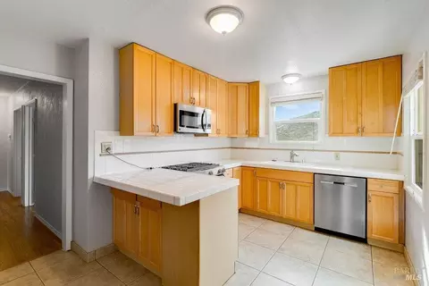 Kitchen - 1041 Highland Ave, Vallejo, CA 94590 photo 2 of 9