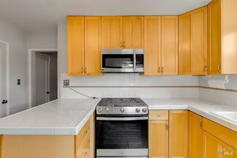 Kitchen - 1041 Highland Ave, Vallejo, CA 94590 photo 9 of 9