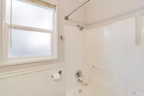 Bath - 1041 Highland Ave, Vallejo, CA 94590 photo 5 of 5