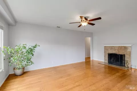 Living - 1041 Highland Ave, Vallejo, CA 94590 photo 3 of 12