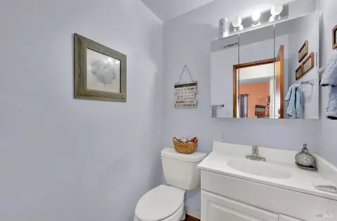 Bath - 348 Vine St, Vacaville, CA 95688 photo 1 of 3