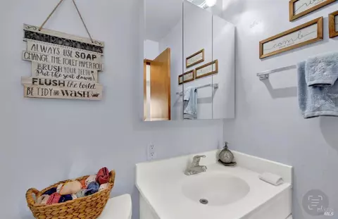 Bath - 348 Vine St, Vacaville, CA 95688 photo 2 of 3