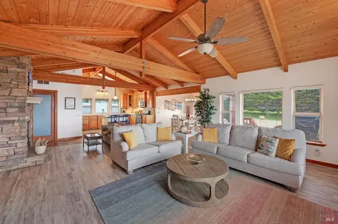 44465 O Roreys Roost, Manchester, CA 95459