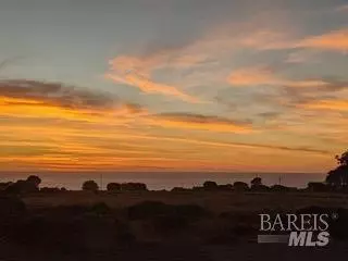 44465 O Roreys Roost, Manchester, CA 95459