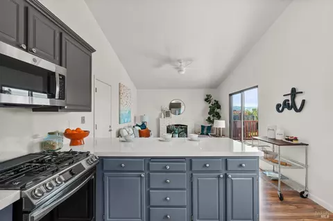 Kitchen - 181 Crowsnest Ct, Vallejo, CA 94591 photo 3 of 4