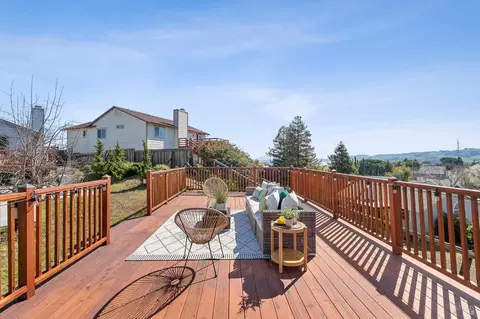 Exterior - 181 Crowsnest Ct, Vallejo, CA 94591 photo 7 of 12