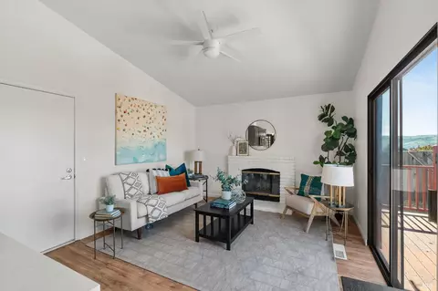 Living - 181 Crowsnest Ct, Vallejo, CA 94591 photo 3 of 3