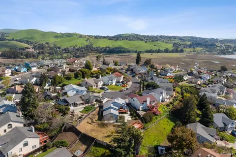 View/Area - 181 Crowsnest Ct, Vallejo, CA 94591 photo 2 of 6