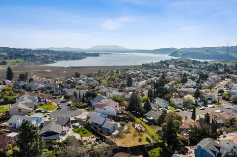 View/Area - 181 Crowsnest Ct, Vallejo, CA 94591 photo 3 of 6