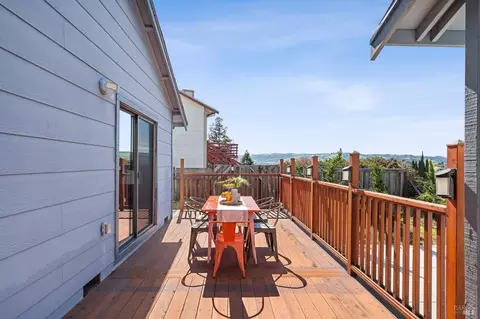 Exterior - 181 Crowsnest Ct, Vallejo, CA 94591 photo 4 of 12