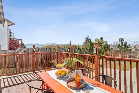 Exterior - 181 Crowsnest Ct, Vallejo, CA 94591 photo 5 of 12