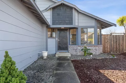 Exterior - 181 Crowsnest Ct, Vallejo, CA 94591 photo 2 of 12