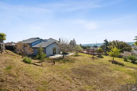 Exterior - 181 Crowsnest Ct, Vallejo, CA 94591 photo 10 of 12