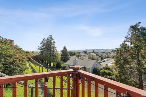Exterior - 181 Crowsnest Ct, Vallejo, CA 94591 photo 9 of 12