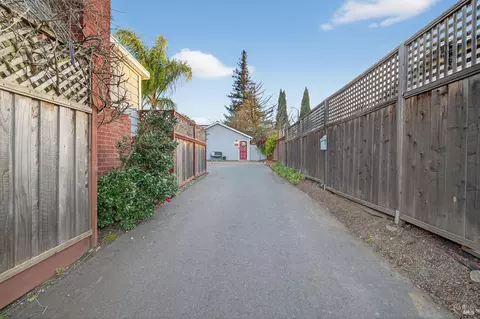 16 7th St, Petaluma, CA 94952