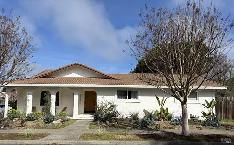 2148 San Antonio Dr, Santa Rosa, CA 95405