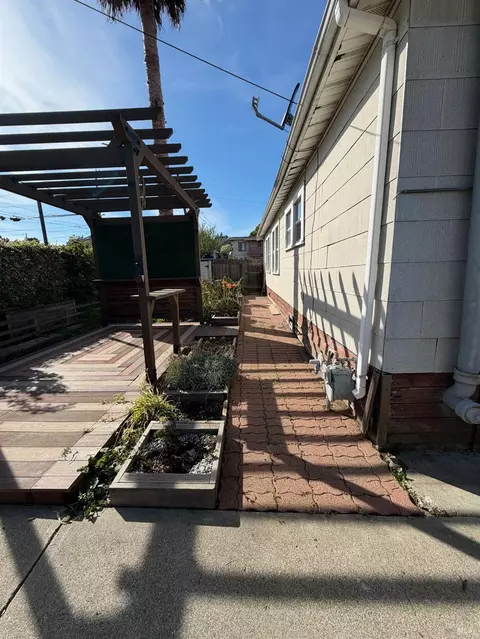 Exterior - 2002 Marin St, Vallejo, CA 94590 photo 5 of 10