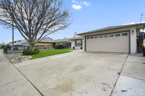 Exterior - 196 Somerville Dr, Vacaville, CA 95687 photo 1 of 8