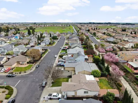 View/Area - 196 Somerville Dr, Vacaville, CA 95687 photo 7 of 14