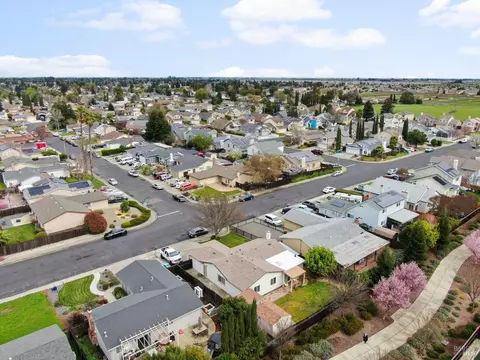 View/Area - 196 Somerville Dr, Vacaville, CA 95687 photo 8 of 14