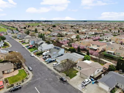 View/Area - 196 Somerville Dr, Vacaville, CA 95687 photo 6 of 14