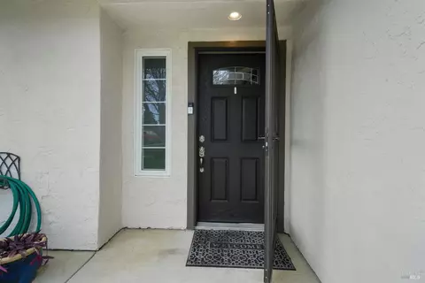 Entry Way - 196 Somerville Dr, Vacaville, CA 95687 photo 2 of 4
