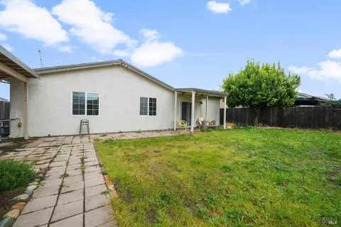 Exterior - 196 Somerville Dr, Vacaville, CA 95687 photo 7 of 8