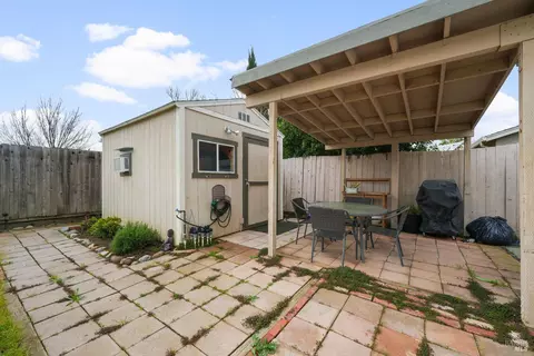 Exterior - 196 Somerville Dr, Vacaville, CA 95687 photo 6 of 8