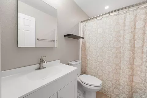 Bath - 196 Somerville Dr, Vacaville, CA 95687 photo 1 of 2