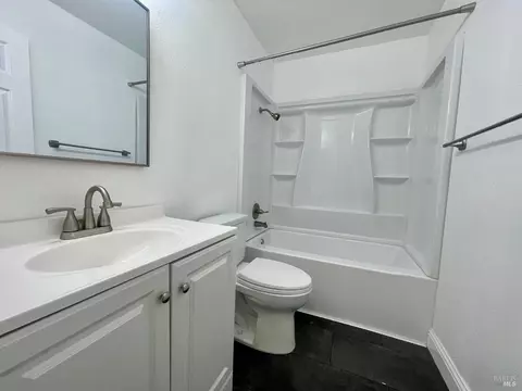 Bath - 2932 Montclair Way, Fairfield, CA 94534 photo 2 of 4