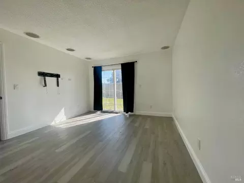 Living - 2932 Montclair Way, Fairfield, CA 94534 photo 5 of 6